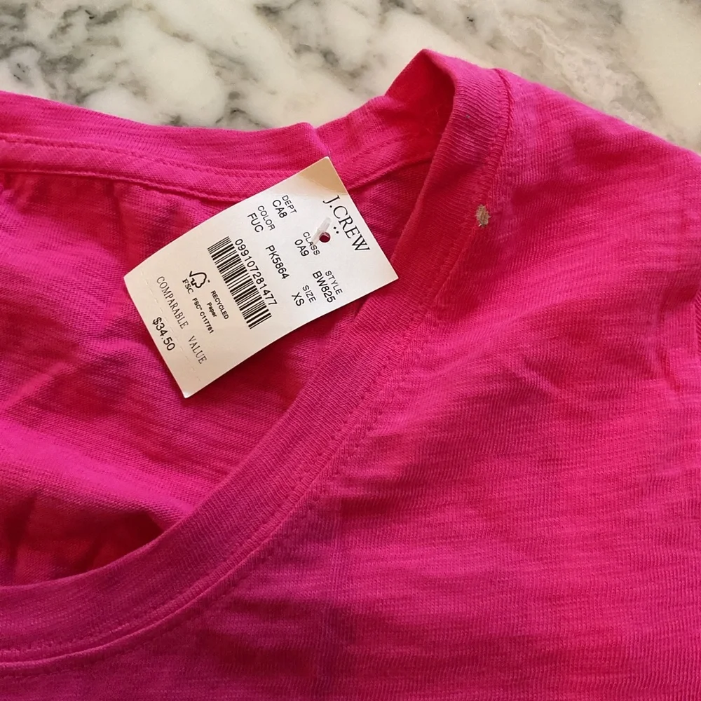 NWT J.Crew Short Sleeve Girlfriend Tee Hot Pink Sz XS Stubborn Tape On Collar - Picture 5 of 5